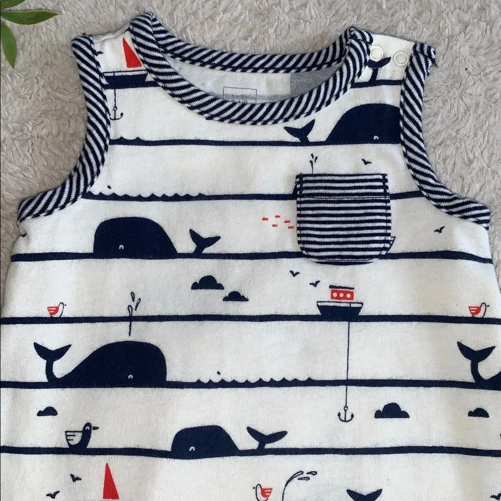 GAP Whales Baby Shortalls EUC 3-6M Romper Organic Cotton
